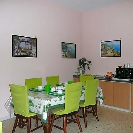 Oda ve Kahvaltı I Papiri